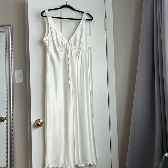 White Silky V Neck Slip Dress NWT - Picture 1 of 6